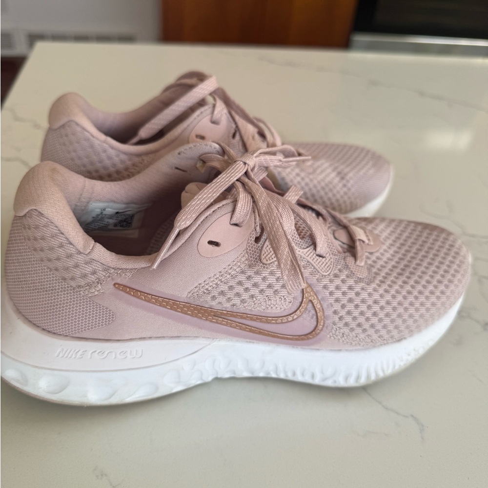 Nike Pink Athletic Shoes Lightweight Breathable Design